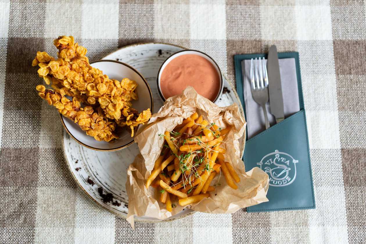 Crispy Chicken with Fries and Sauce