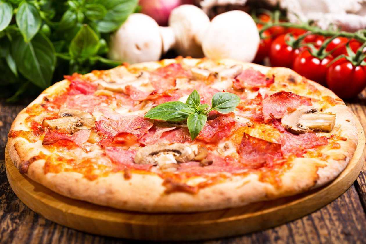 Children's pizza with ham