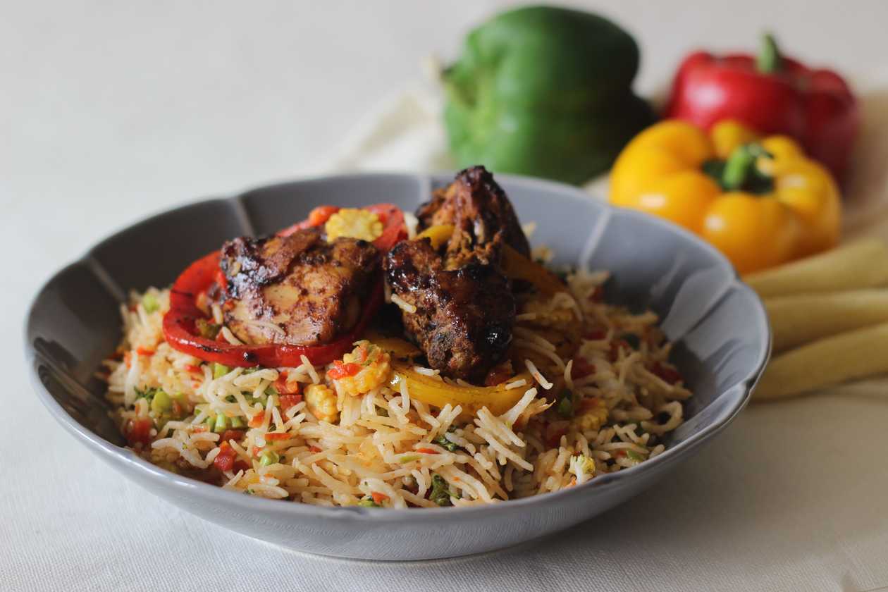 Stir-fried meat, vegetables with rice