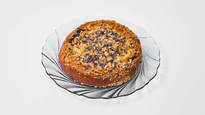 Yeast bun with currants