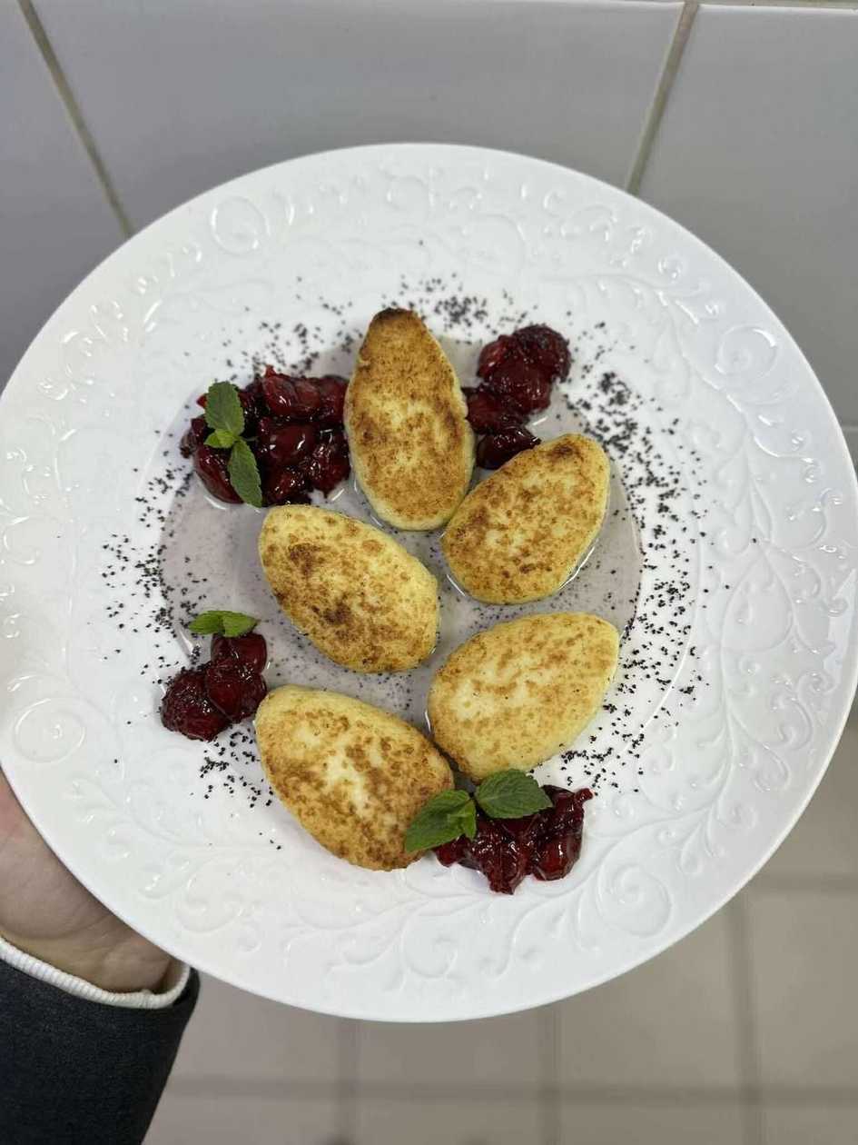 Cottage cheese pancakes with poppy seed sauce and cherries