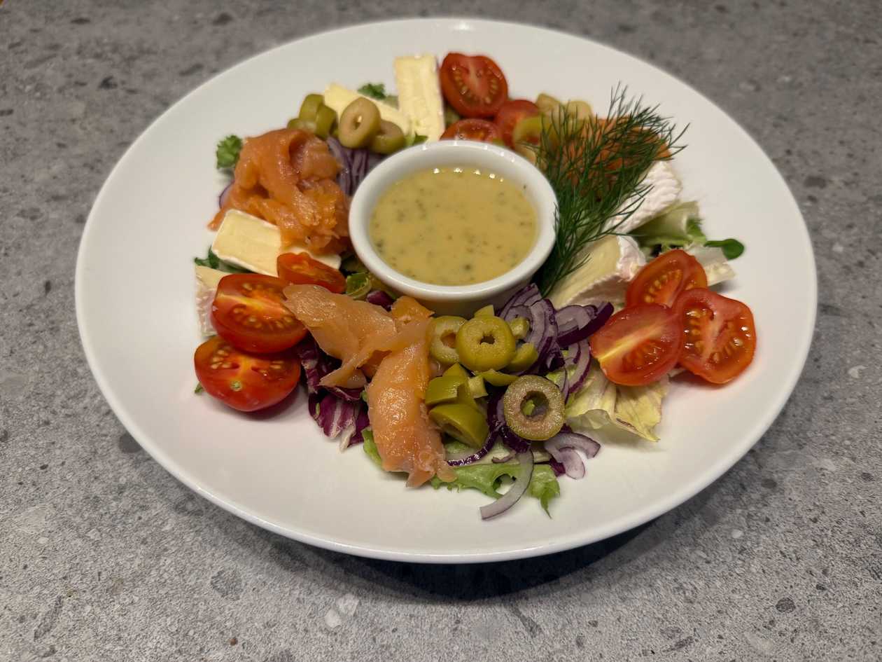 Sałatka z łososiem