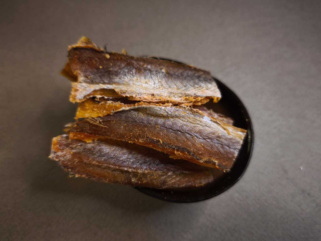 Kuivatatud putassuu kalatükid tšillipipraga 50g