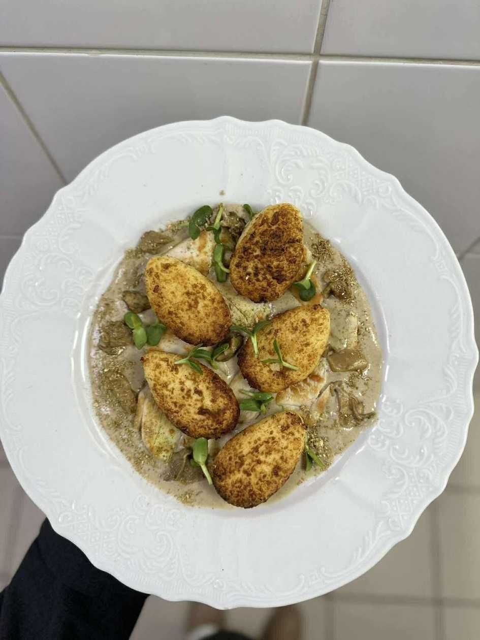 Syrniki with chicken and mushroom cream