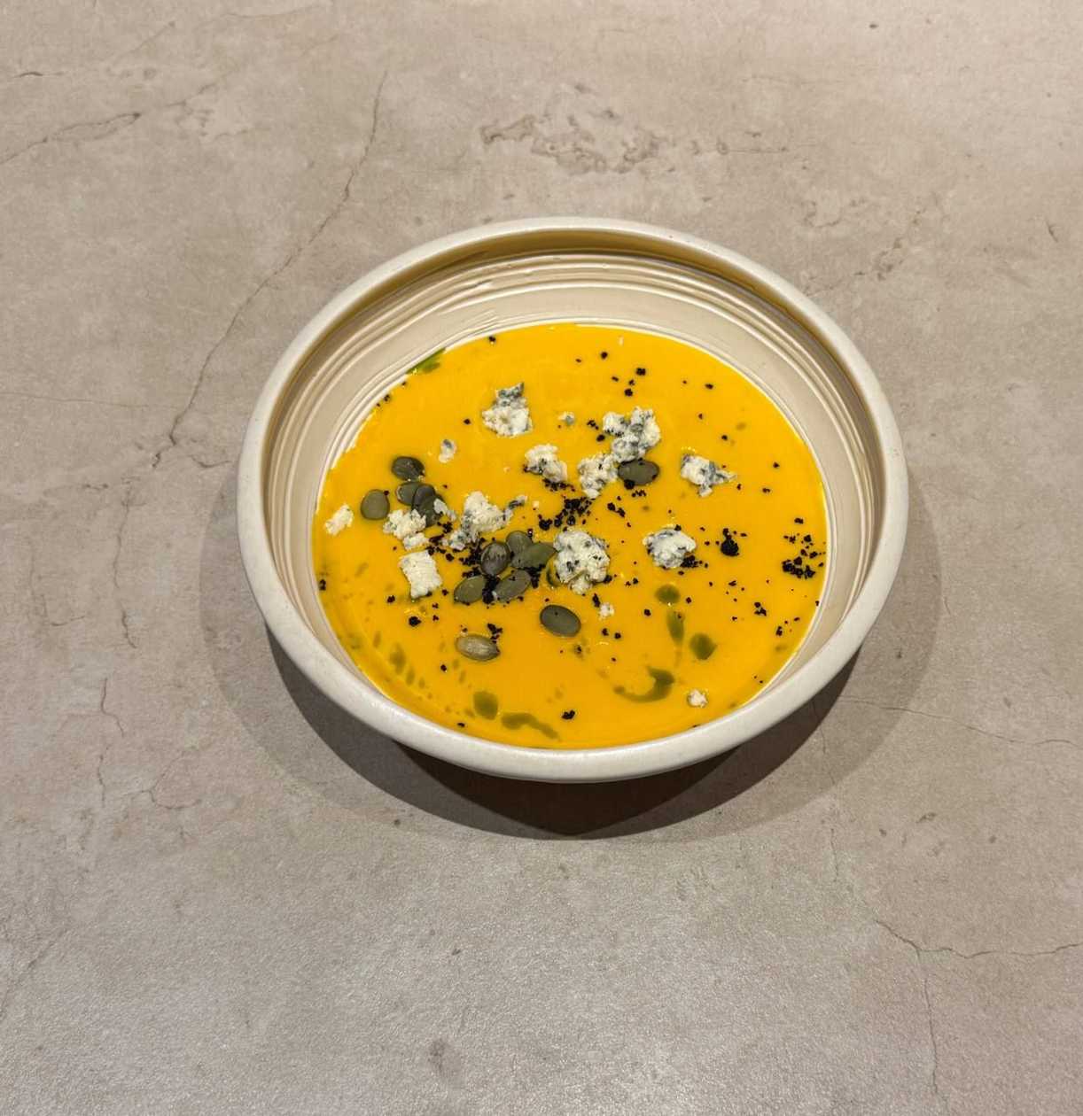 Гарбузовий крем-суп з дор блю