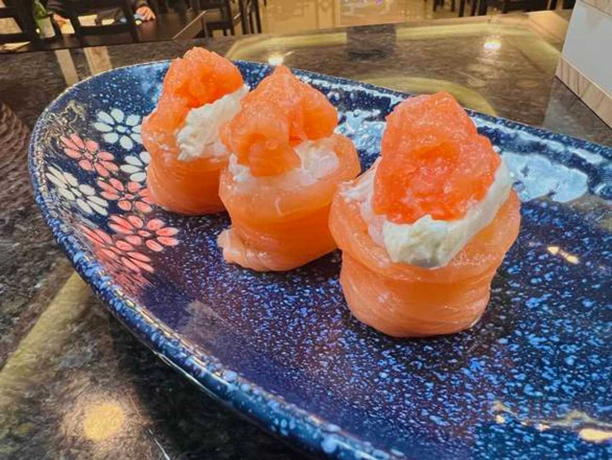 Salmon Gunkan with Cream Cheese