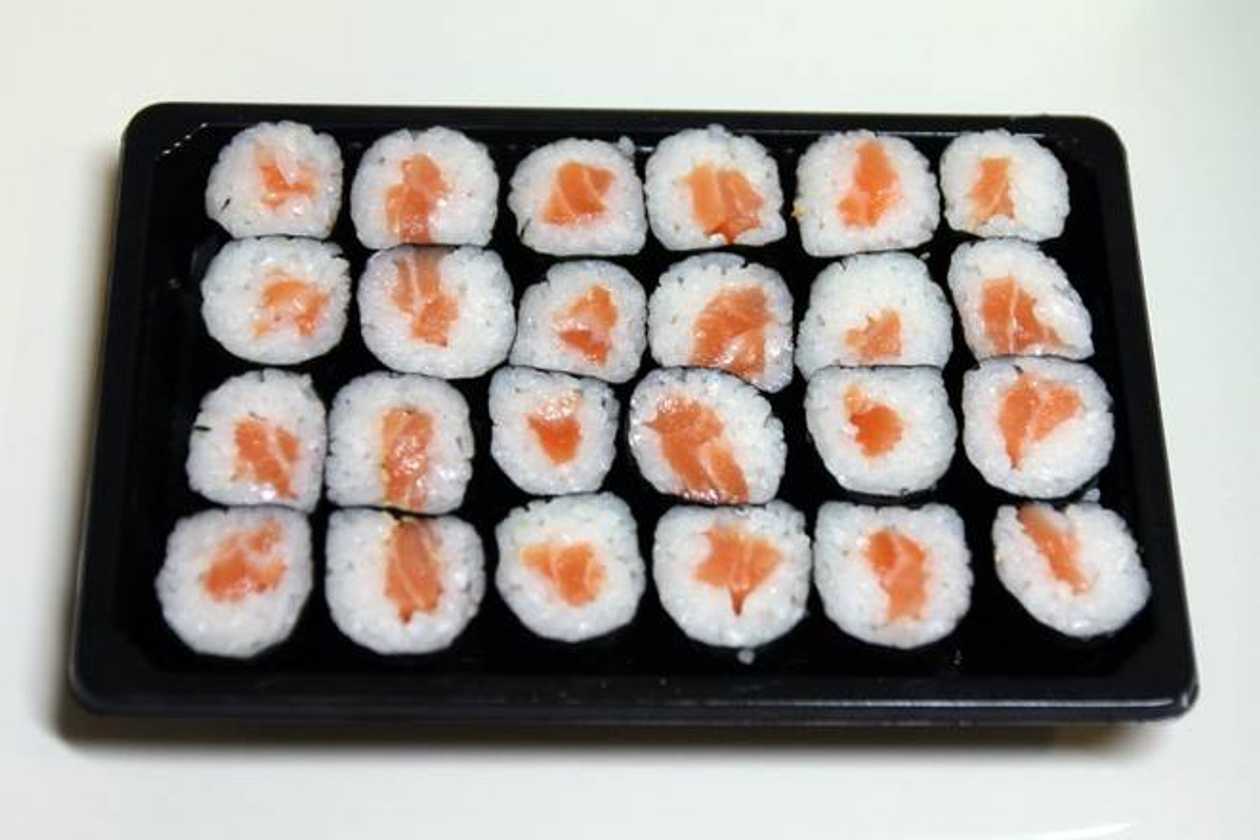 16 - Salmon Maki