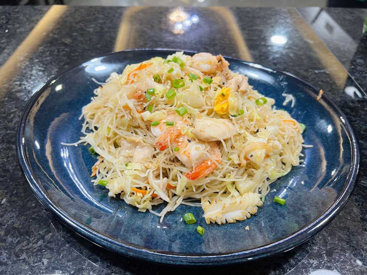 Thin Rice Noodles with Chicken, Shrimp and Squid