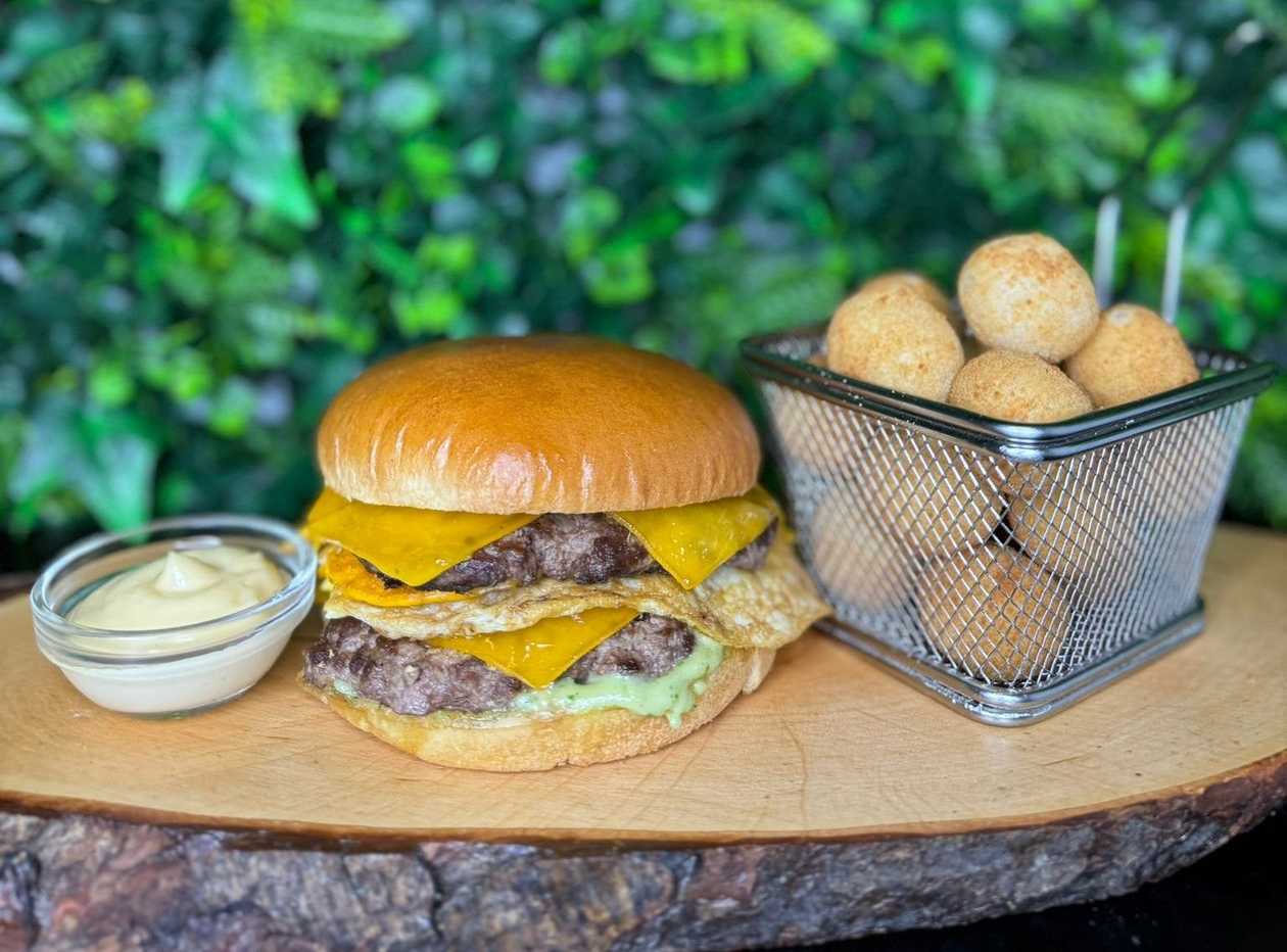 🎁 2x1 - Double Cheddar Egg + 6 Ham Balls