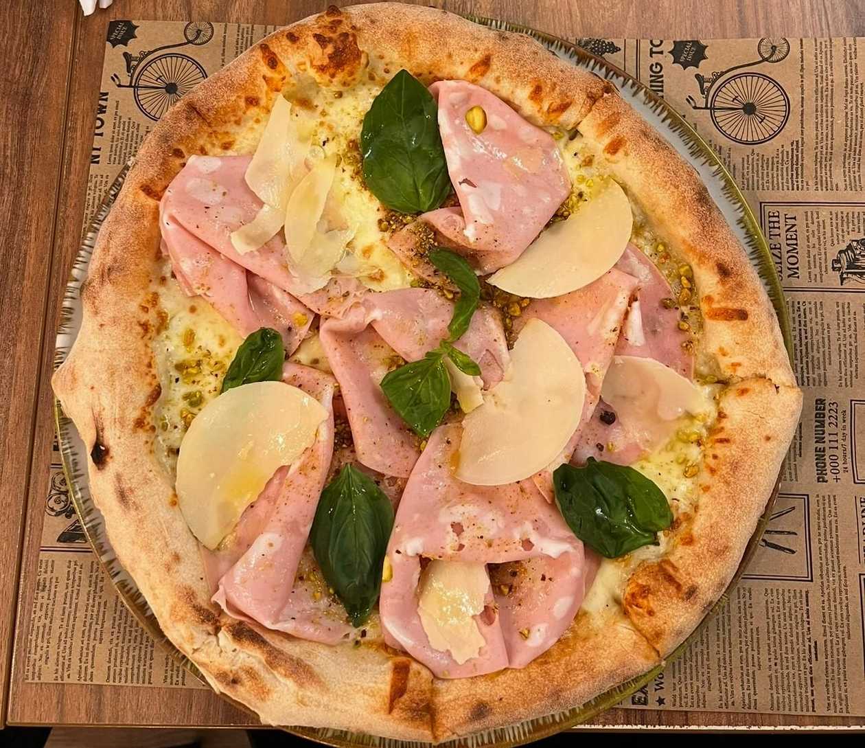 Mortadella and Pistachio Pizza 32 cm