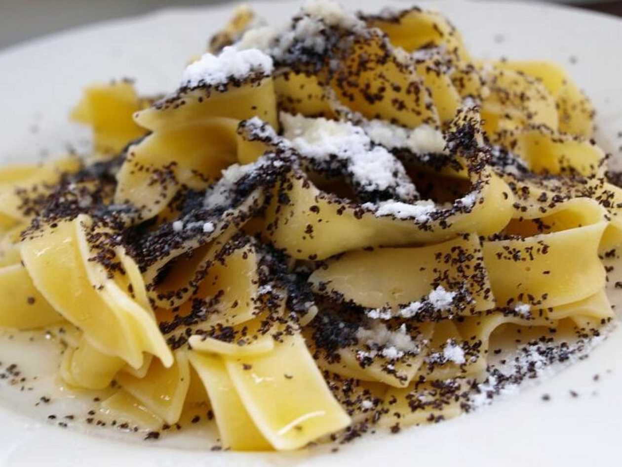 Nudle s mákem + polévka