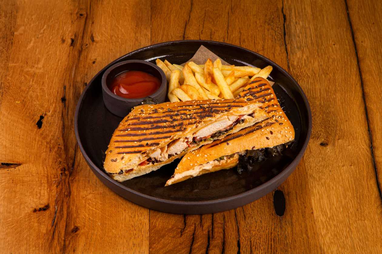 Chiken sandwich in ciabatta