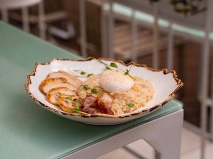 Oatmeal with Parmesan, chicken and bacon