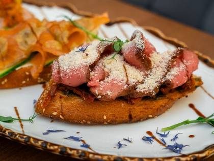 Bruschetta with roast beef