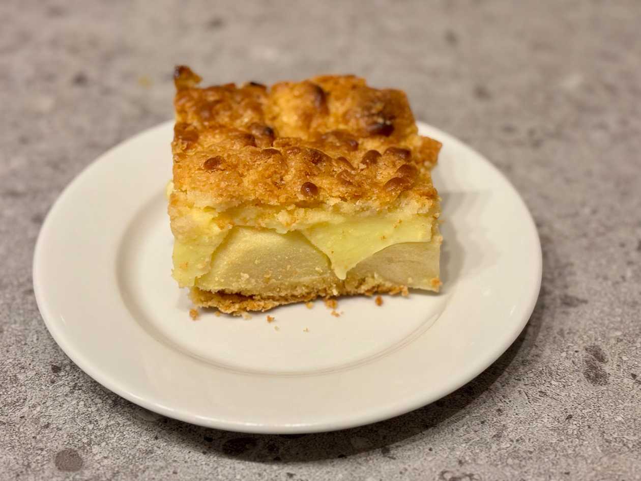 Ciasto kruche z jabłkami i budyniem