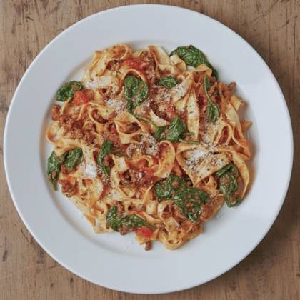 TAGLIATELLEI AL POMODORO CON MANZO