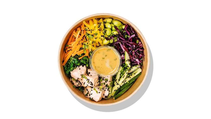 Bowl z ryżem i pieczonym łososiem