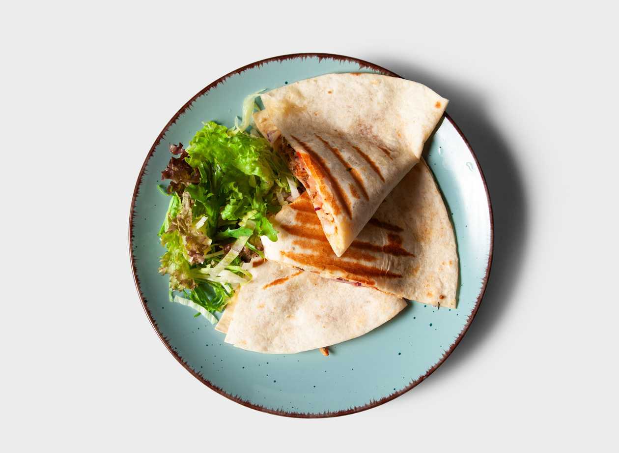Baked Quesadilla with Pulled Pork and Leaf Salad (1 pc)