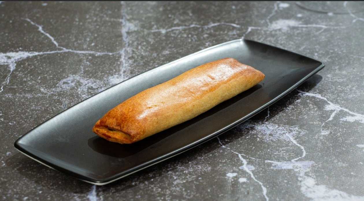 Διπλή Λουκανικόπιτα με Φιλαδέλφεια