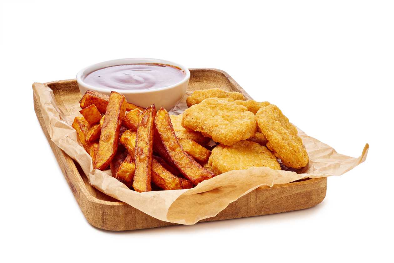 Nuggets de Frango com Batata e Bebida