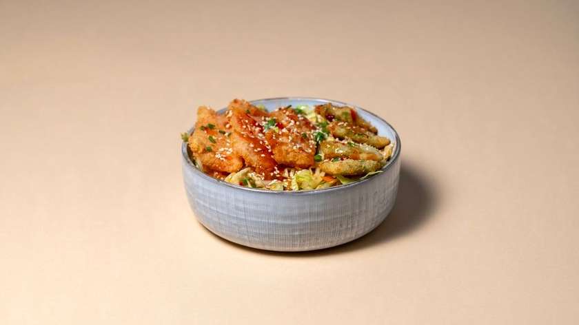 Veggie salad with sweet&spicy sauce