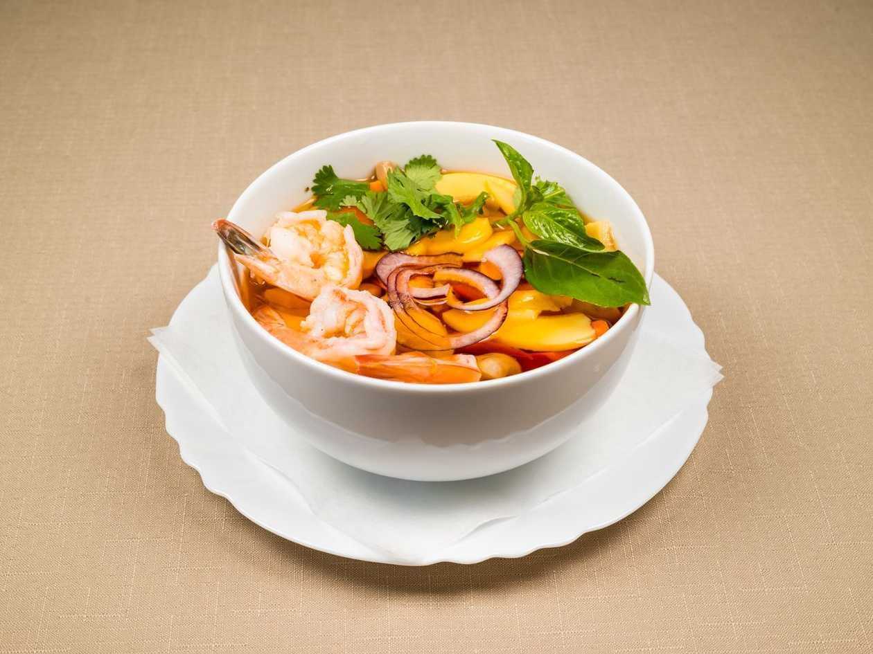 16. Tom yum soup (spicy) shrimp