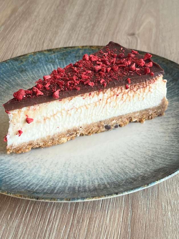 Cheesecake clasic cu crema de ciocolata si zmeura