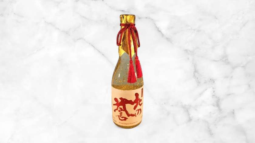LUXURY JAPANESE SAKE KITA NO HOMARE JUNMAI-DAIGINJO WITH GOLD FLAKES