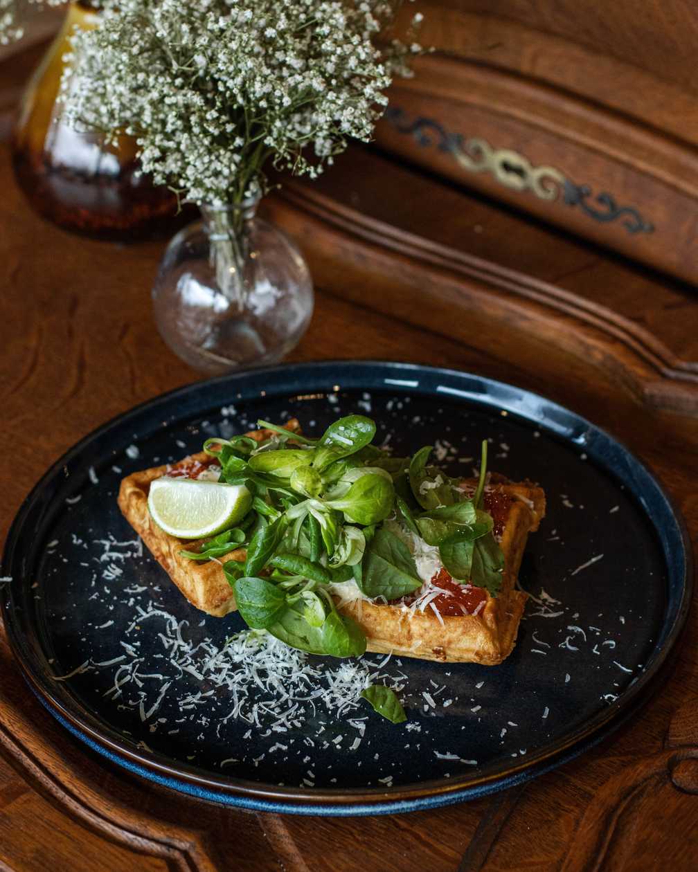 Cheese waffle with hot-smoked salmon spread from Dirhami