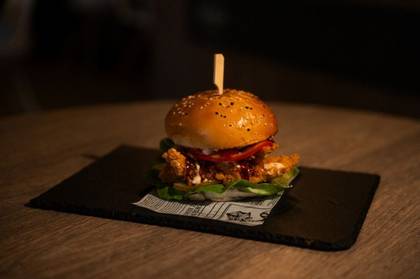 Burger cu crispy﻿ - D