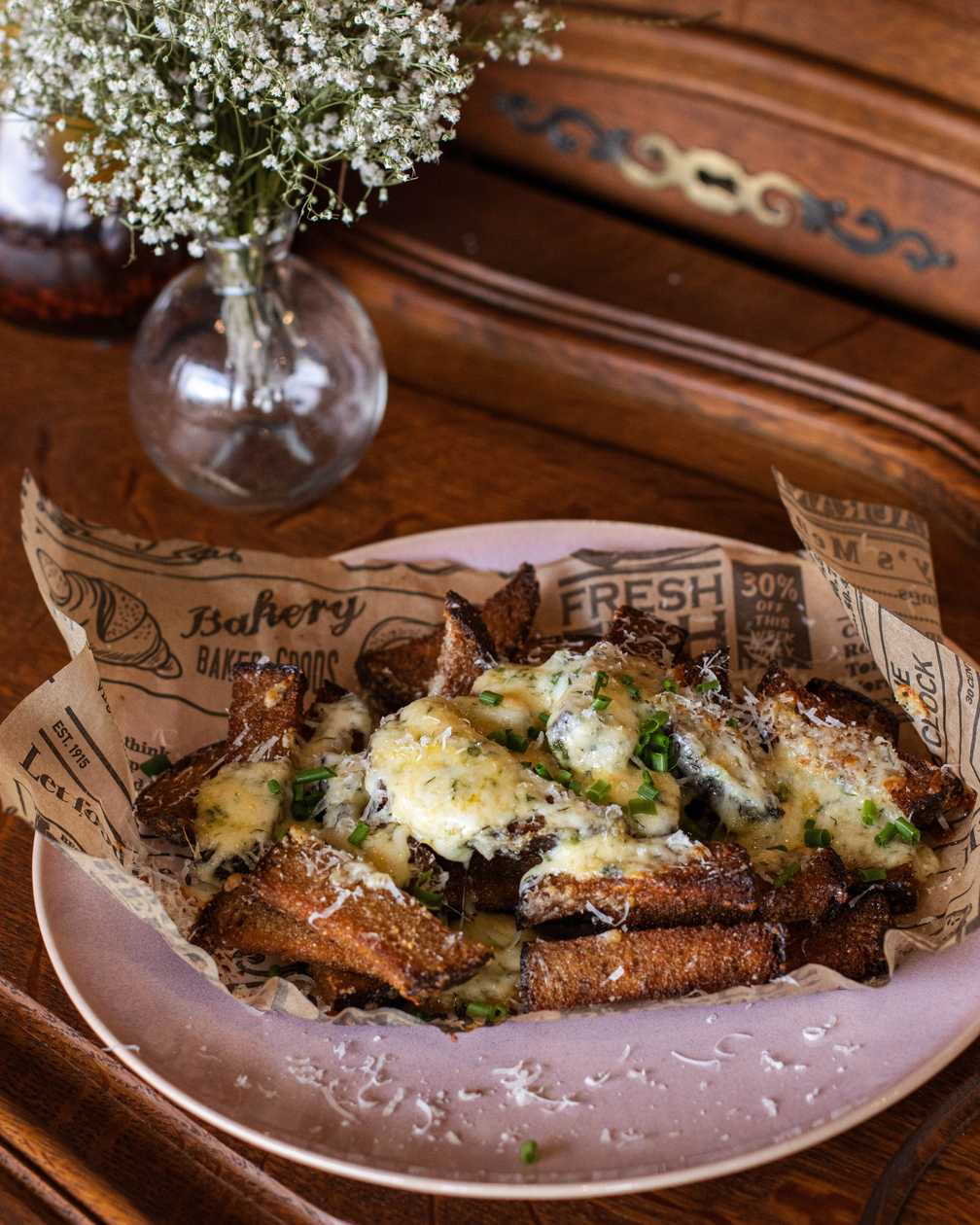 Garlic Bread with Cheese Topping