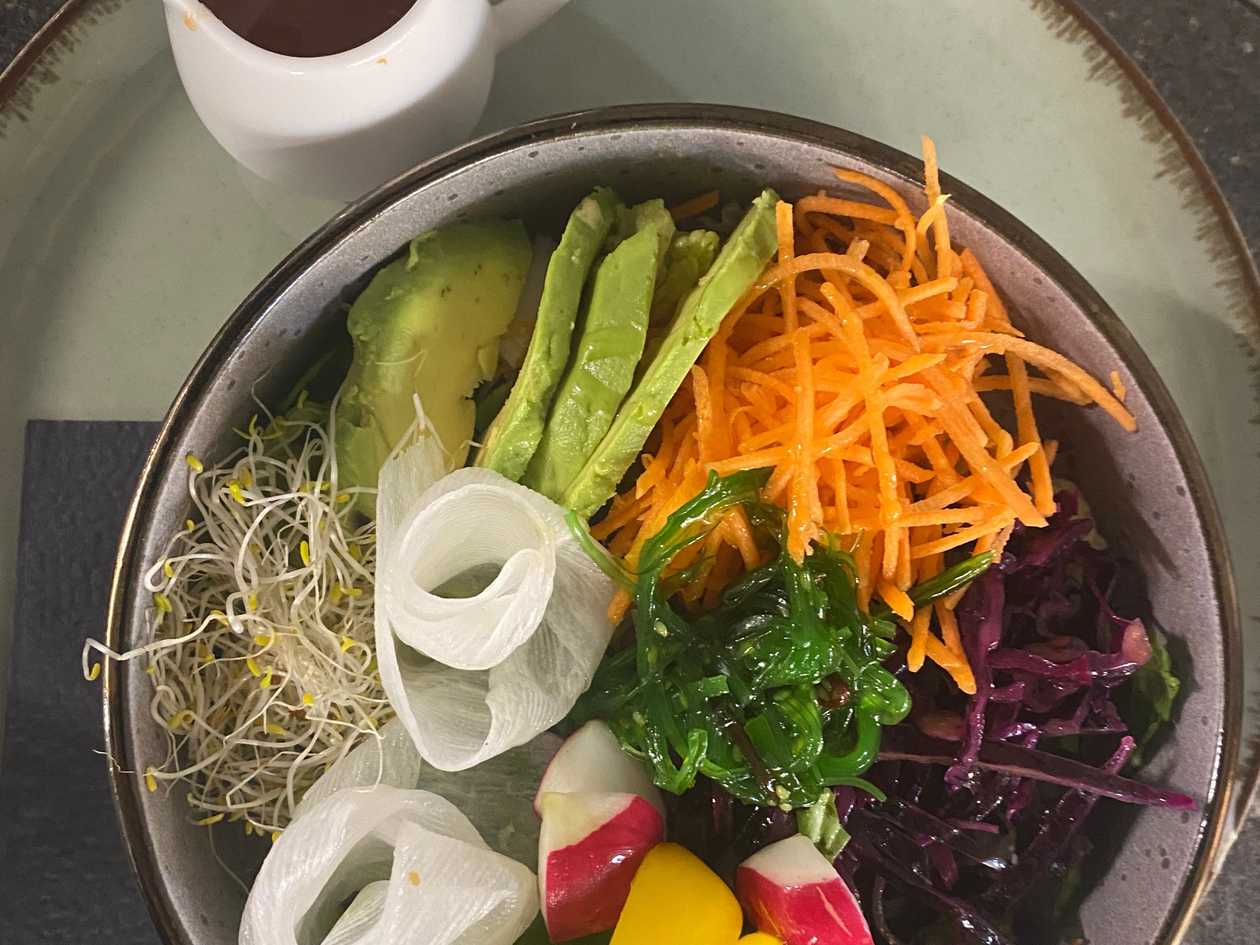 Vegan poke bowl