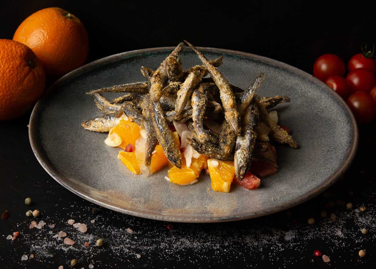 HAMSII CROCANTE CU SALATA DE FENICUL