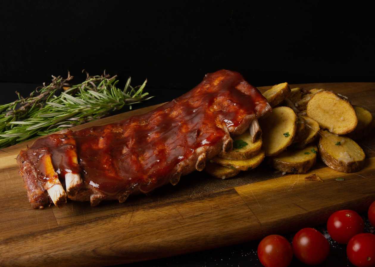 Pork ribs with BBQ sauce and potatoes with rosemary