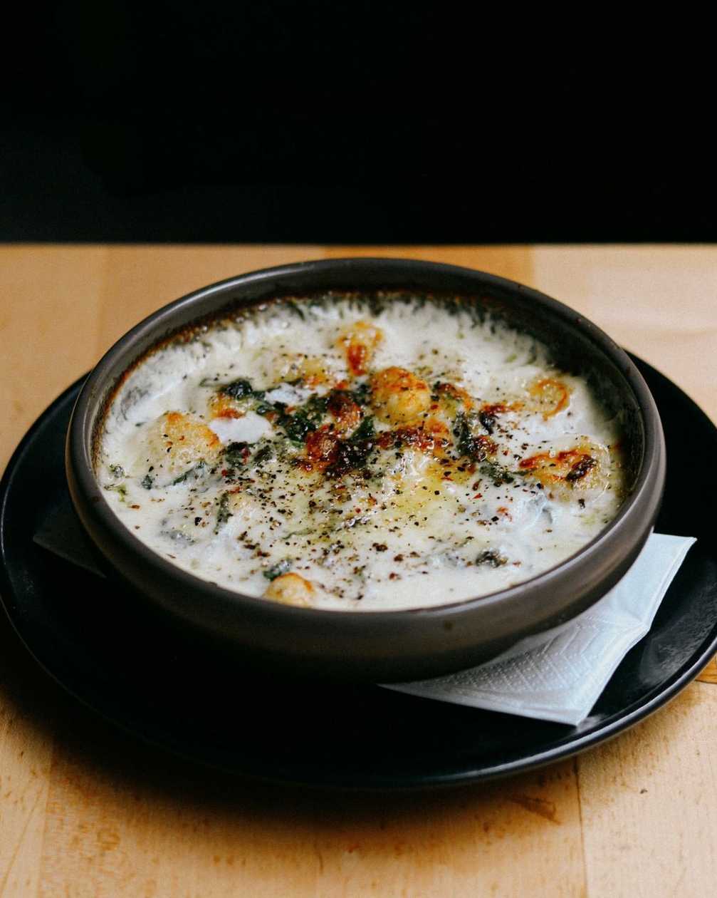 Gnocchi proaspeți, gratinați cu smântână