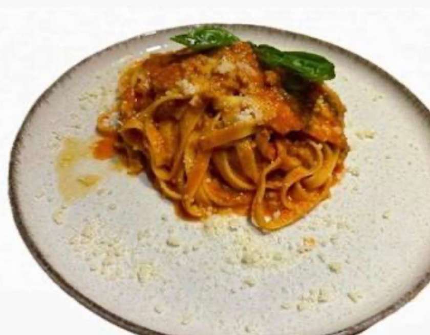 TAGLIATELLE BOLOGNESE