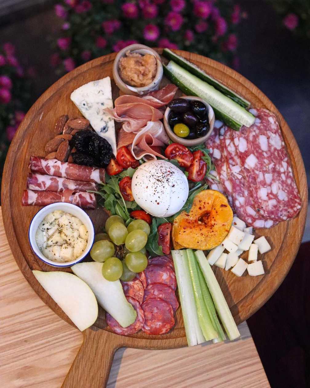 ÎMPARTE GUSTURI TRADIȚIONALE