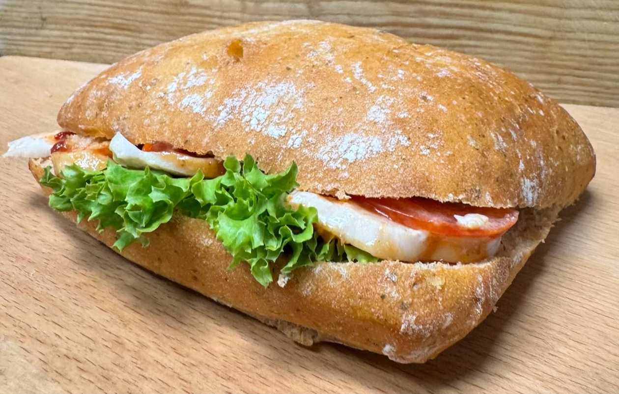 Чіабата томатна з куркою