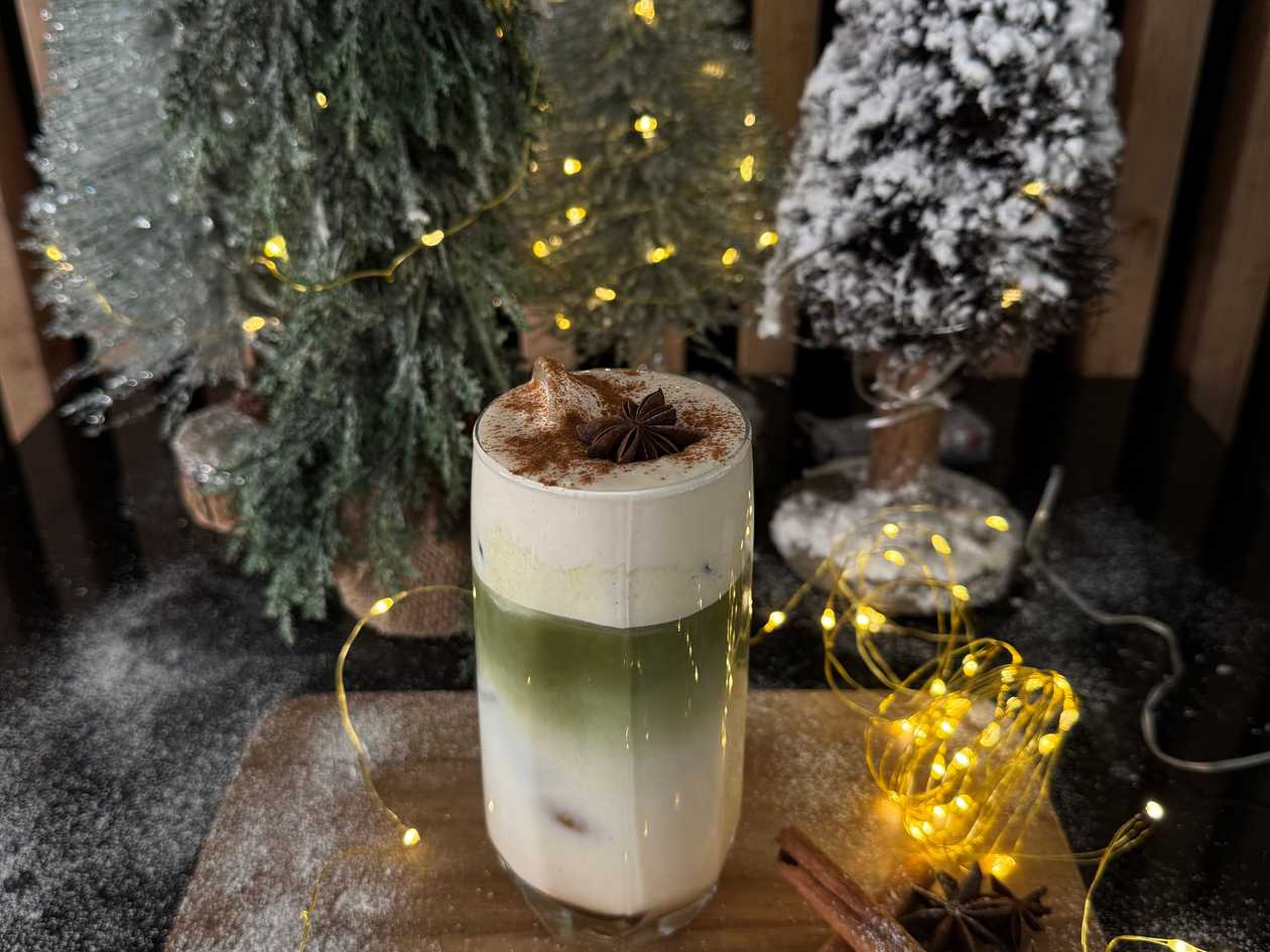 Cloudy ice latte matcha