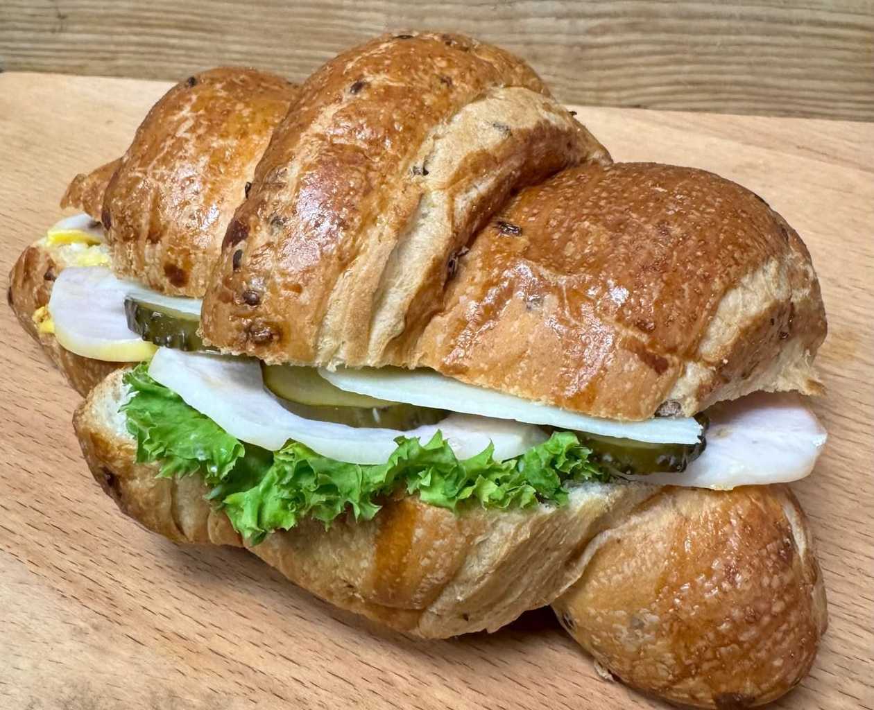 Круасан зерновий із куркою