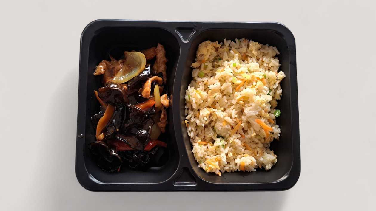 Porc cu ardei, urechi de lemn si Orez cu Legume