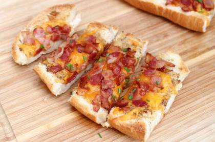 Garlic Bread with Cheddar Cheese and Bacon