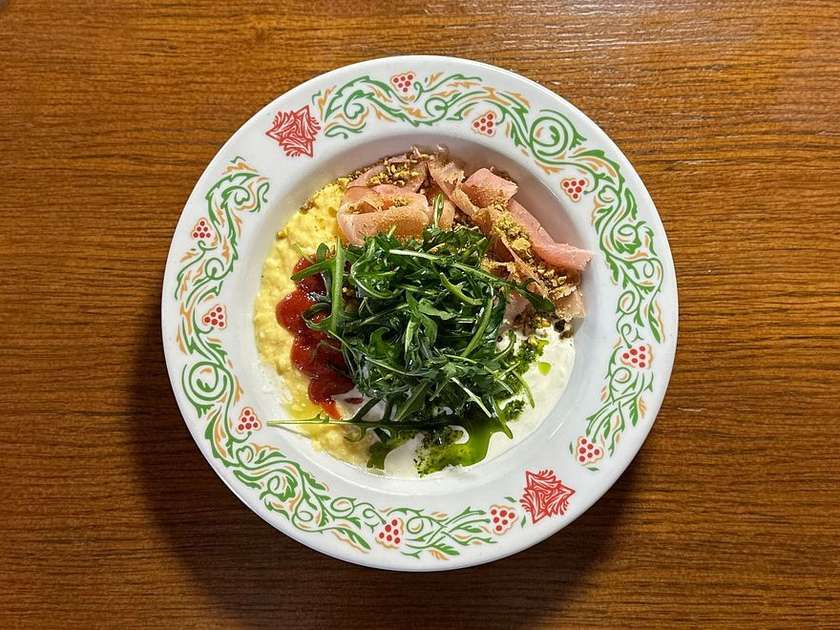 Scramble with Smoked Ham and Stracciatella