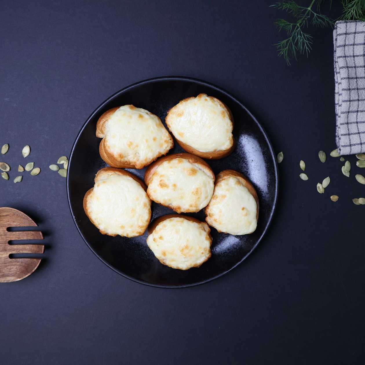 Toasted baguette with cheese 6 pcs.