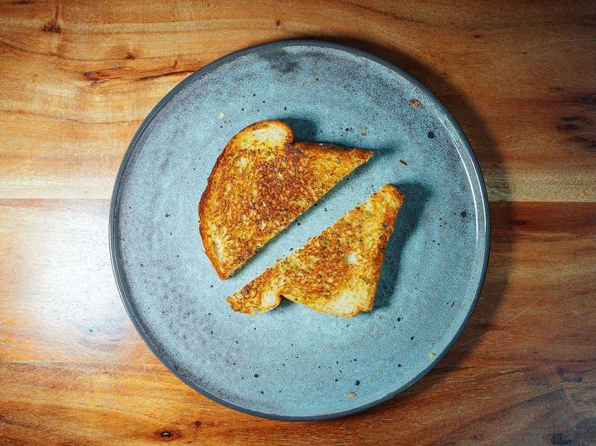 Toast (2)