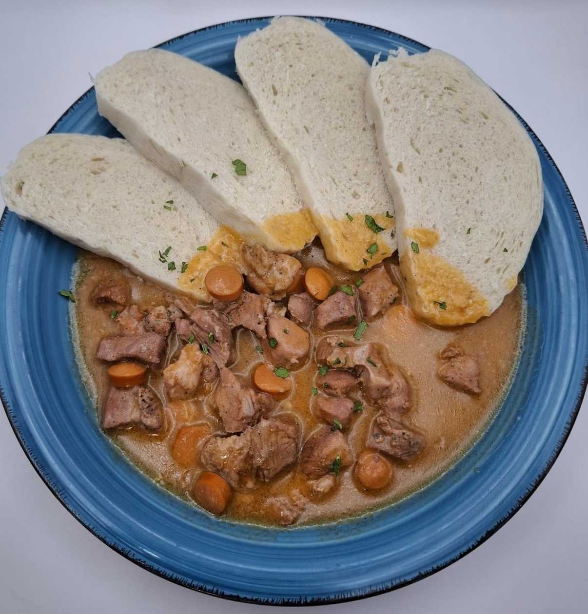 Menu 2 – 120g Hungarian Pork Goulash, 180g Homemade Buttered Halušky 1.3.7.