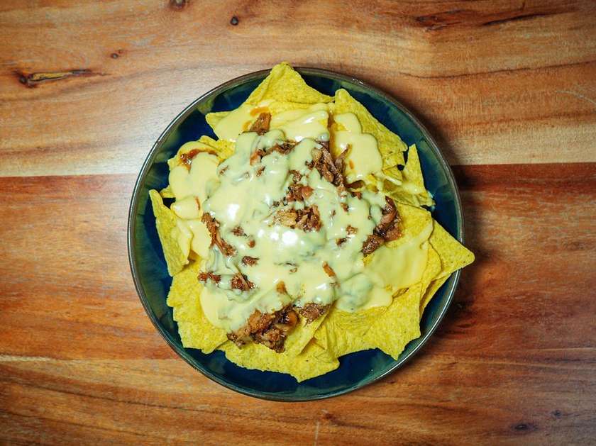 Nachos with Cheddar Sauce and Pulled Pork