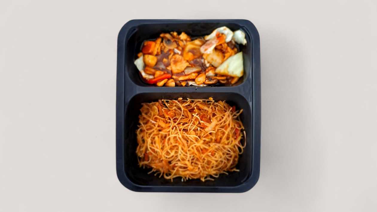 Pui pe plita cu Spaghete de Orez