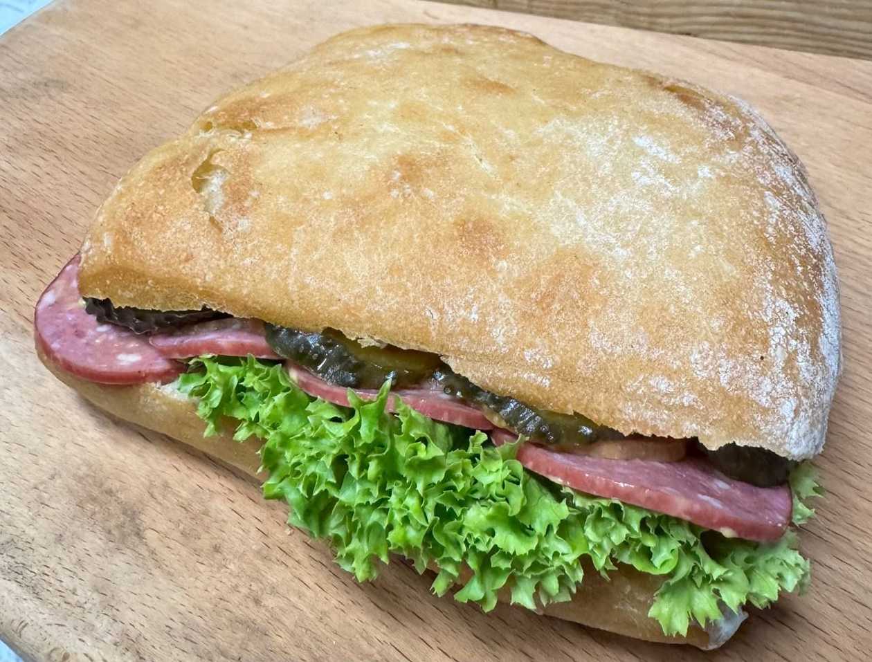 Чіабата з баликом і салямі