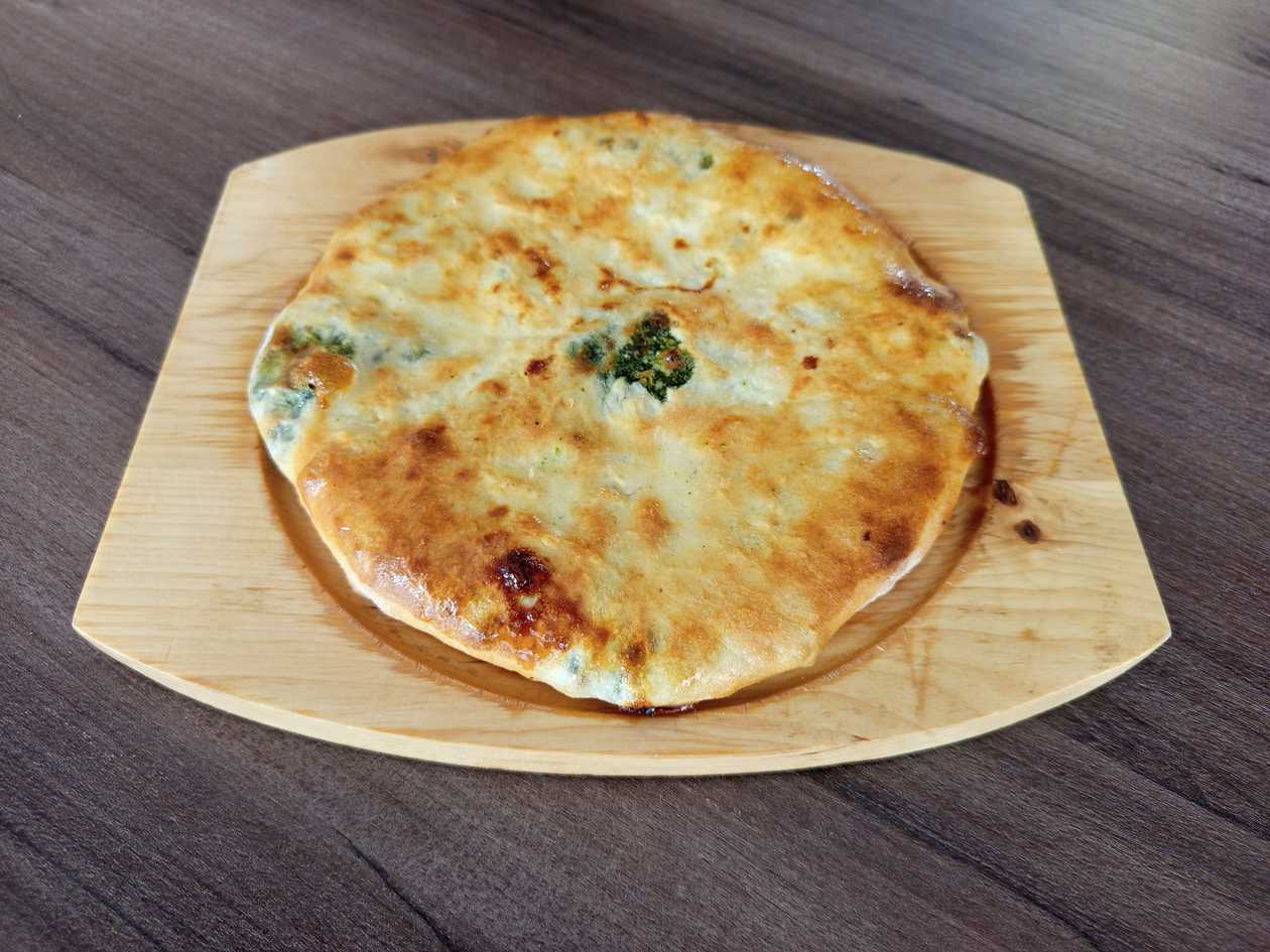 Špinatų ir sūrio chačapuri